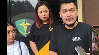 Isak Tangis Keluarga Iringi Penyerahan Jenazah Pramugari Pesawat ATR Florencia
