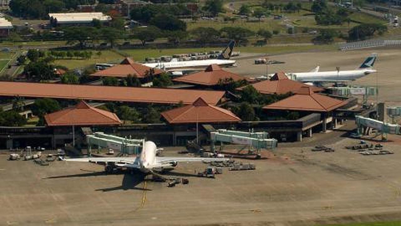 Menhub ingin bandara Karawang dekat pantai
