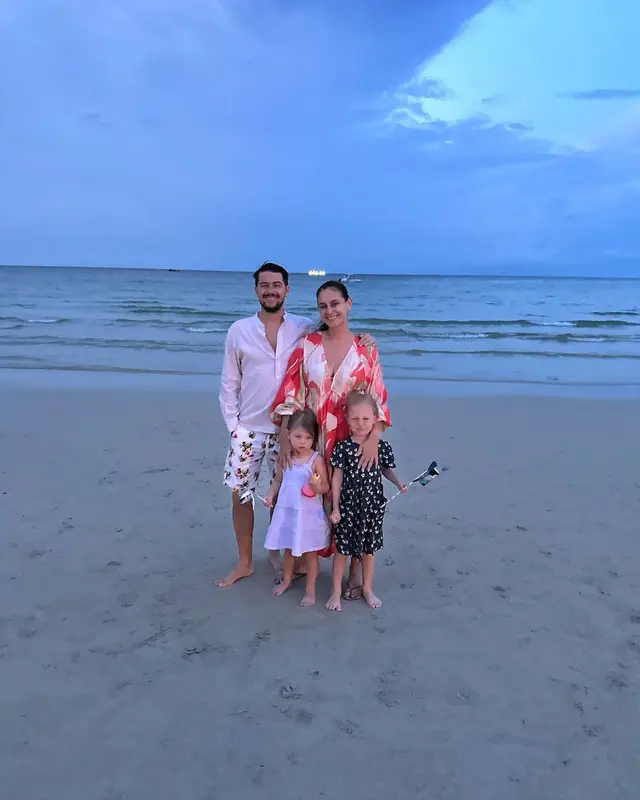 Tinggalkan dunia hiburan, ini profesi baru 7 seleb usai menetap di luar negeri