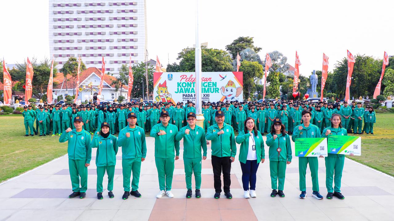 Adhy Karyono melepas kontingen atlet PON Jatim. (Istimewa)