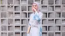 Untuk hangout, kombinasikan long cardigan bermotif dengan t-shirt dan kulot warna senada. Untuk hijab, kamu bisa pilih hijab dengan nuansa pastel. Manis abis! (Instagram/dianty.a).