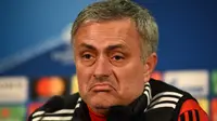 Manajer Manchester United, Jose Mourinho, membalas komentar negatif Frank De Boer setelah mengkritik dirinya soal Marcus Rashford. (AFP/Oli Scarff)