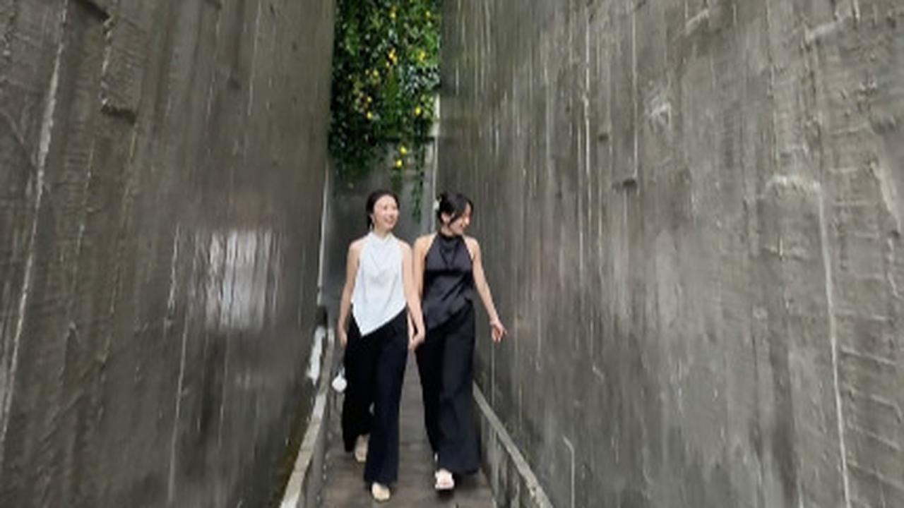 Viral Momen Satpam Unjuk Kemampuannya saat Video Para Pengunjung, Hasilnya Menakjubkan