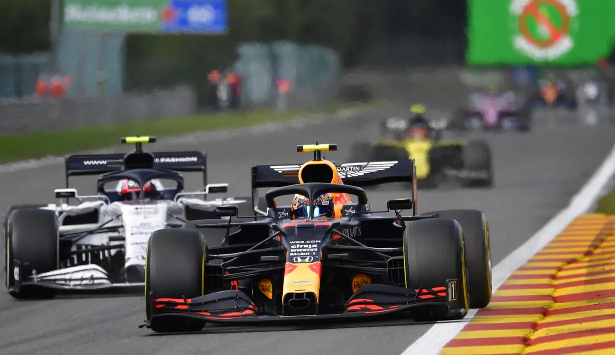 Pembalap Red Bull, Alexander Albon, saat di balapan F1 GP Belgia di Sirkuit Spa-Francorchamps, Minggu (30/8/2020). Lewis Hamilton finis pertama dengan catatan waktu 1 jam 24 menit 8,761 detik. (AP Photo/Francisco Seco, Pool)