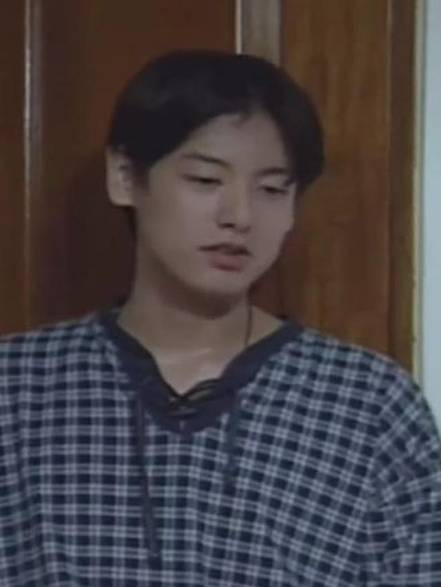 6 Potret Lawas Roger Danuarta di Awal Karier, Disebut Mirip Idol K-Pop