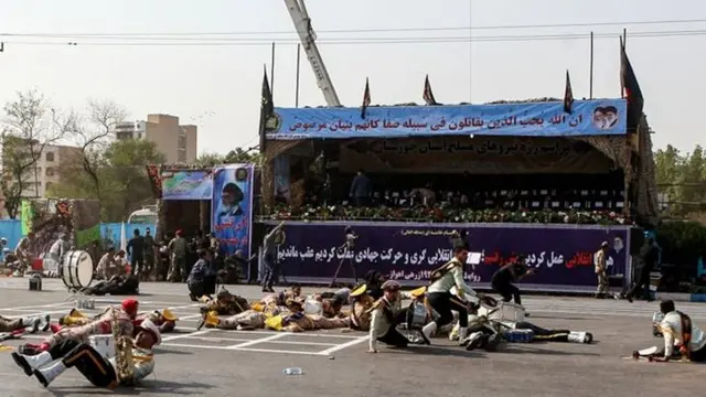 Kelompok bersenjata menyerang parade militer yang digelar di Ahvaz, Iran pada Sabtu 22 September 2018.
