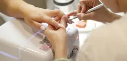 Ilustrasi proses cat kuku. (dok. Unsplash/Giorgio Trovato)