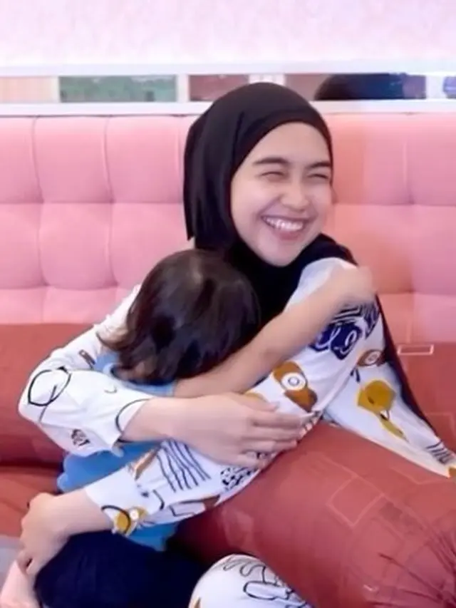 Ria Ricis dengan senyum khasnya (Instagram/riaricis1795)