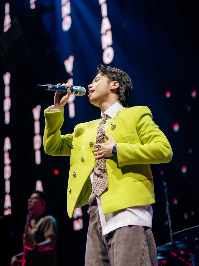 5 Potret Gaya Rambut Terbaru Vidi Aldiano, Bantah Pakai Wig