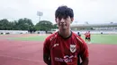 <p>Luke Xavier Keet berpose setelah melakukan wawancara dalam latihan perdana Timnas Indonesia U-22 untuk SEA Games 2025 di Stadion Madya, Senayan, Jakarta, Selasa (11/11/2025). (Bola.com/Bagaskara Lazuardi)</p>