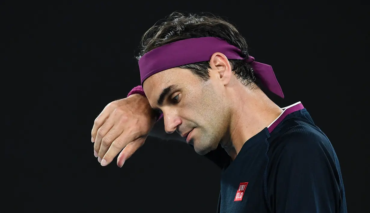 Roger Federer sebelumnya mengundurkan diri pada ajang Prancis Terbuka 2021 lantaran mengalami cidera pada lututnya. Saat ini, dirinya juga masih menjalani perawatan dan terpaksa untuk absen di perhelatan akbar olah raga dunia, Olimpiade Tokyo 2020. (Foto: AFP/Greg Wood)