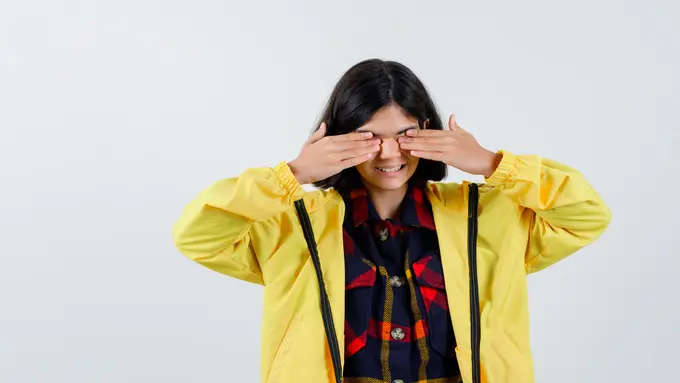 Retina mata robek adalah kondisi yang memerlukan perhatian serius karena bisa mempengaruhi penglihatan Anda.