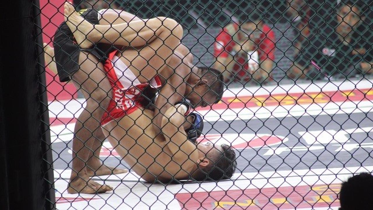 Paul Lumihi Mempertahankan Sabuk Juara Dari Arief Maut Rambo