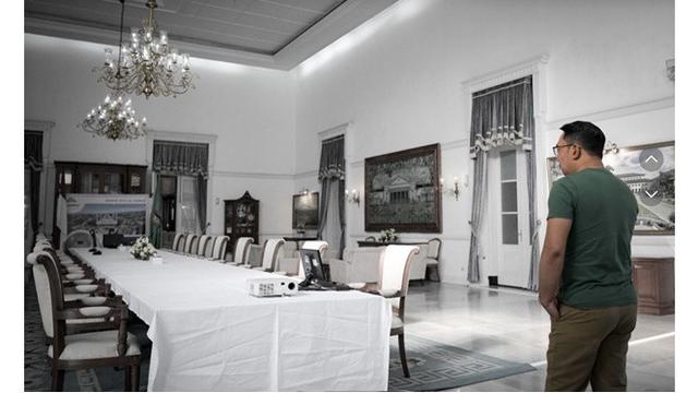 6 Potret Ridwan Kamil Kemasi Barang Pribadi di Rumah Dinas Gubernur, Penuh Haru