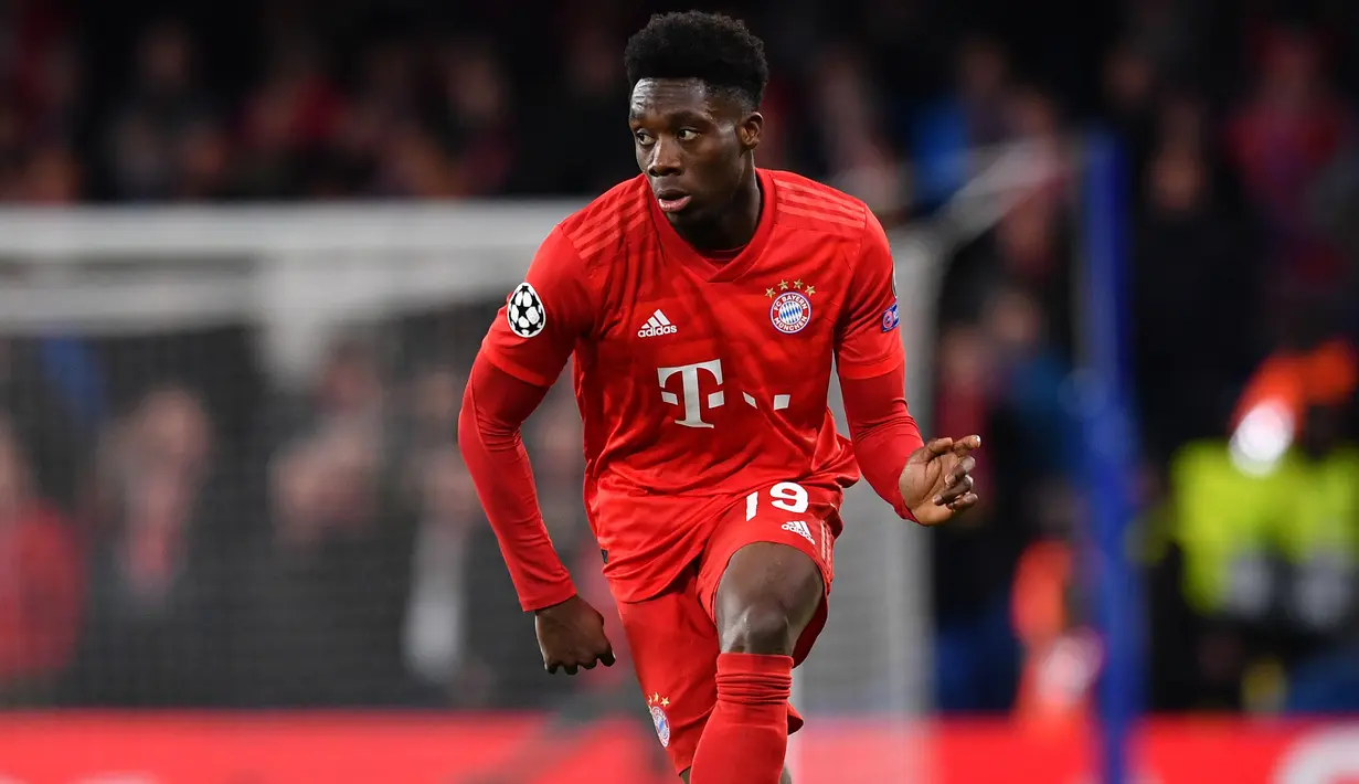 4. Alphonso Davies (19 Tahun 9 Bulan) - Pemain asal Kanada ini tampil impresif saat membawa Bayern Munchen meraih gelar juara Liga Champions 2019/2020. (AFP/Ben Stansall)