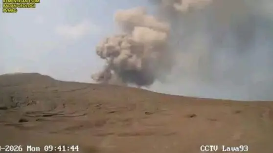 Anak Krakatau Erupsi Lagi Pagi Ini