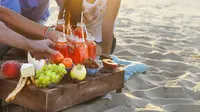 Ilustrasi piknik di pantai (iStockphoto)