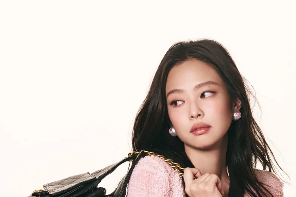 ‘Human CHANEL’ Is Back! Gaya Memukau Jennie BLACKPINK Jadi Wajah Kampanye CHANEL 25