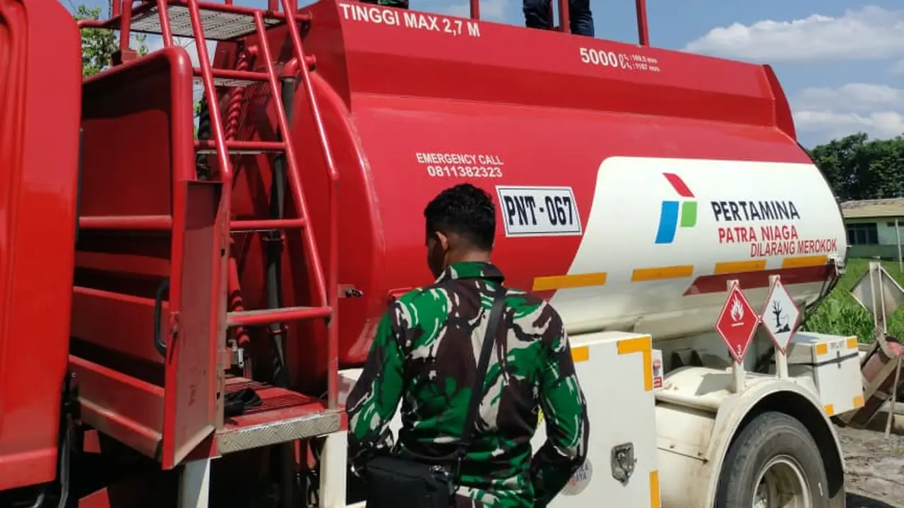 Elnusa Petrofin optimalkan distribusi BBM Pertamina di Medan selama 24 jam penuh. (Dok Elnusa)