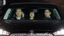 Mantan Presiden Korea Selatan, Park Geun-hye berada dalam mobil yang membawanya ke rumah tahanan di Uiwang, Seoul selatan, Jumat (31/3) dini hari. Pengadilan Korsel menyetujui pengeluaran surat perintah penahanan terhadap Park (Cho Sung-bong/Newis via AP)