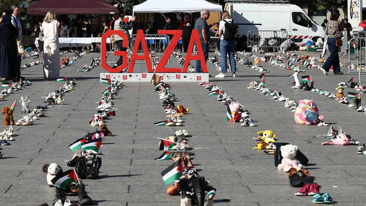 FOTO: Ratusan Pasang Sepatu untuk Warga Gaza