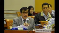 Menteri Hukum dan HAM Yasonna H Laoly menghadiri rapat kerja dengan Komisi III DPR, di Ruang Rapat Komisi III, Gedung Nusantara II, Kompleks Parlemen Senayan, Jakarta, Rabu (21/01/2105). (Liputan6.com/Andrian M Tunay)