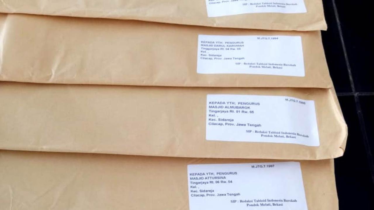 Paketan tabloid Indonesia Barokah massif di masjid dan musala di Cilacap dan Banyumas . (Foto: Liputan6.com/Istimewa/Muhamad Ridlo)