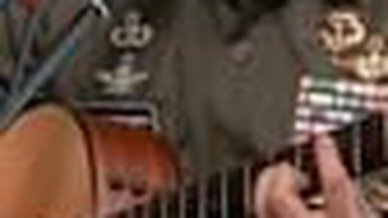 VIDEO: Musisi Berpangkat, Penampilan Panglima TNI Petik Gitar Nyanyi 'Ku Benci Untuk Mencintaimu