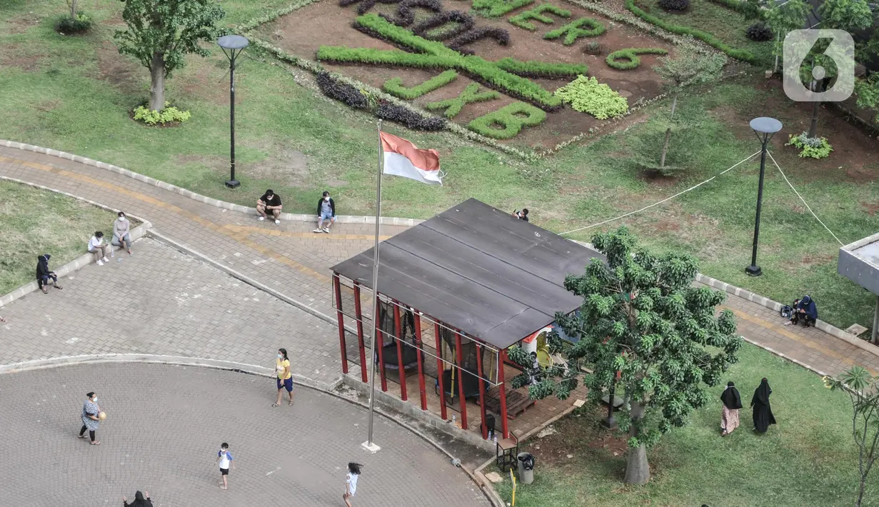 Pasien Covid-19 saat berolahraga di RSDC Wisma Atlet, Kemayoran, Jakarta, Senin (7/3/2022). Pemerintah menurunkan status PPKM menjadi level 2 untuk wilayah Jabodetabek dan Surabaya dikarenakan penurunan kasus konfirmasi harian dan juga rawat inap rumah sakit. (merdeka.com/Iqbal S. Nugroho)