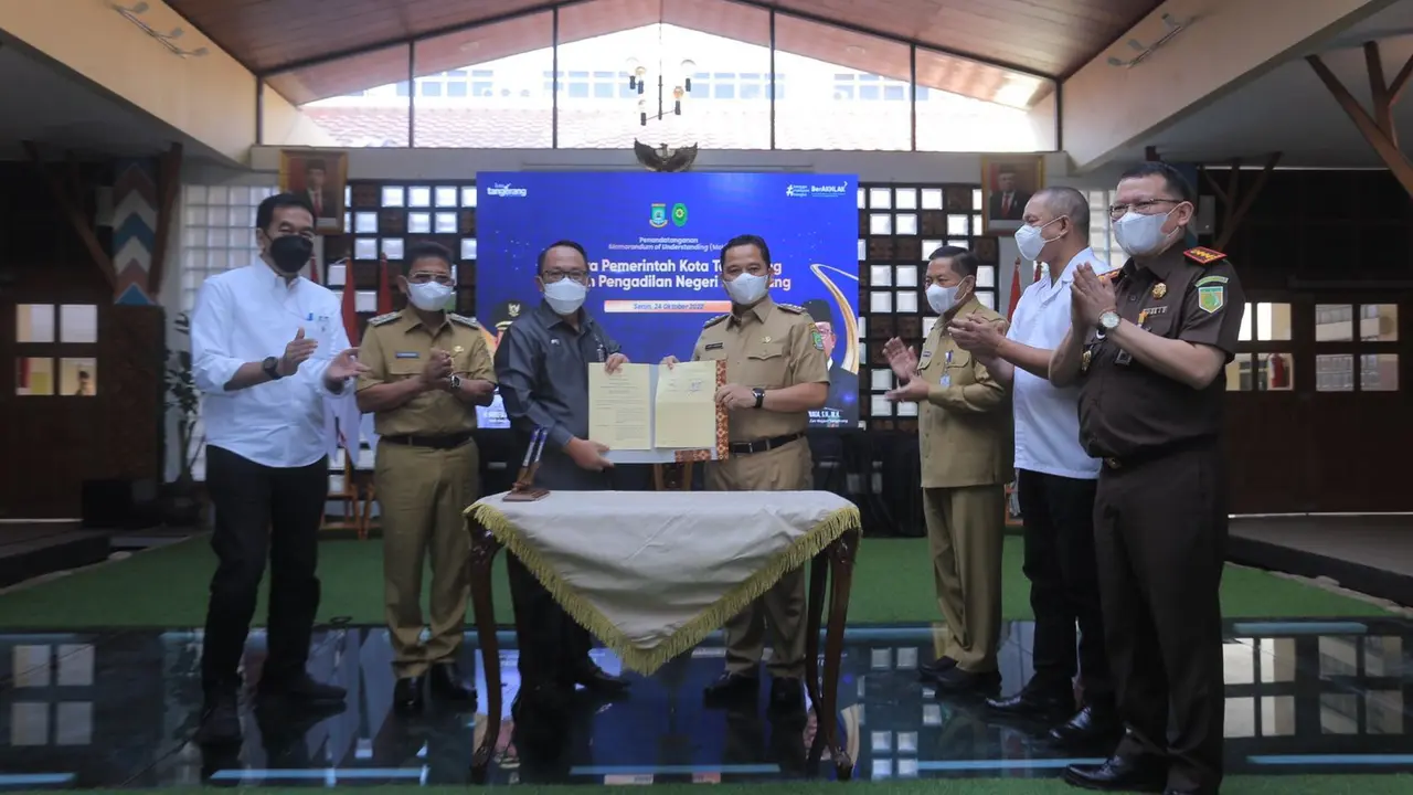 Penandatanganan Perjanjian Kerjasama antara Pemkot Tangerang dengan PT Angkasa Pura II yang dilaksanakan di Ruang Patio Pusat Pemerintahan Kota Tangerang, Senin (24/10/2022).