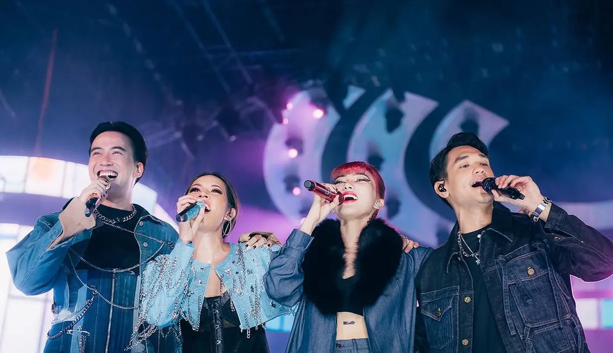 Tak hanya Raisa, Afgan dan Vidi Aldiano juga kenakan denim on denim di konser Isyana Sarasvati. [@raisa6690]