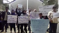 Unjuk rasa karyawan perusahaan Transpakuan di Kantor Wali Kota Bogor, Jawa Barat, Jumat (29/4/2017). (Liputan6.com/Achmad Sudarno)