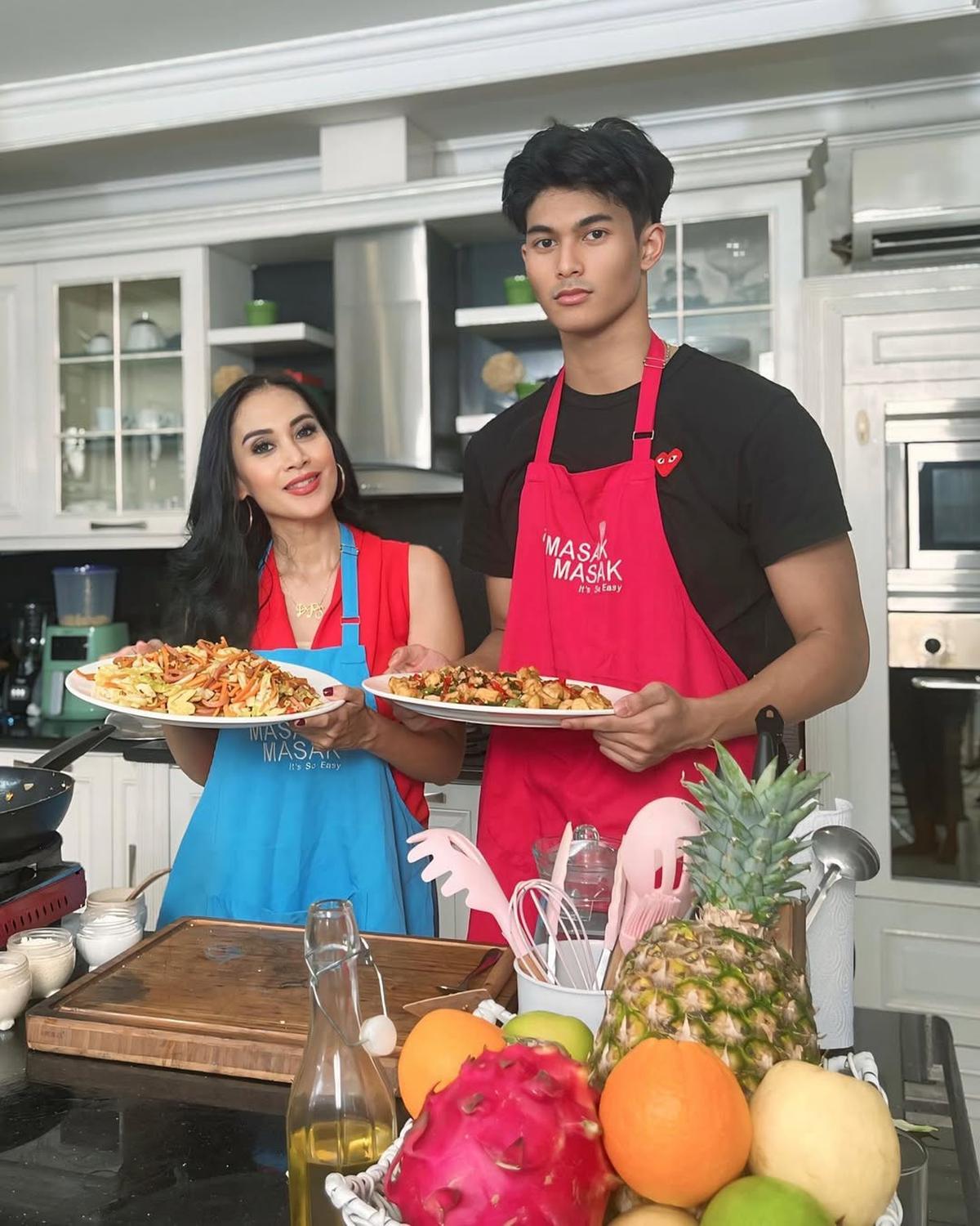 8 Potret Dapur Diah Permatasari yang Elegan, Jadi Lokasi Favorit - Akui Nggak Tahu Biaya Bayar Listrik Rumah
