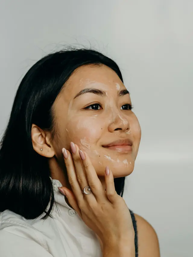 Memakai Sunscreen