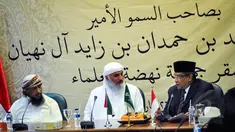 Ketua Umum Pengurus Besar Nahdlatul Ulama (PBNU), Said Aqil Siradj (kanan) bertemu dengan Anggota Keluarga Kerajaan Uni Emirat Arab Syaikh Mohammed bin Hamdan bin Yazed al Nahyan di Gedung PBNU, Jakarta, Kamis (26/3/2015).  (Liputan6.com/Faizal Fanani)