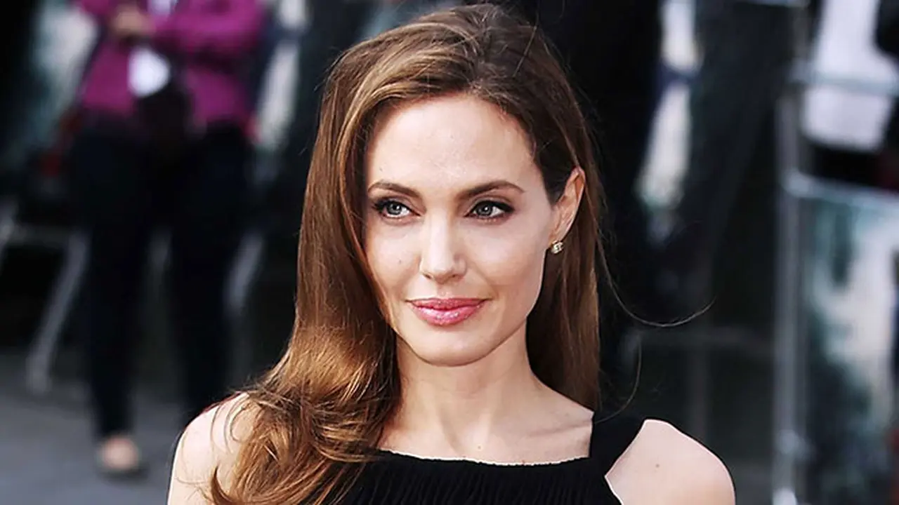 angelina-jolie-130924b.jpg