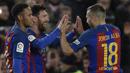 Para pemain Barcelona merayakan gol yang dicetak Lionel Messi ke gawang Athletic Bilbao pada laga leg kedua Copa del Rey di Stadion Camp Nou, Spanyol, Rabu (11/1/2017). Menang 3-1 atas Bilbao, Barca berhasil lolos dengan agregat gol 4-3. (AFP/Lluis Gene)