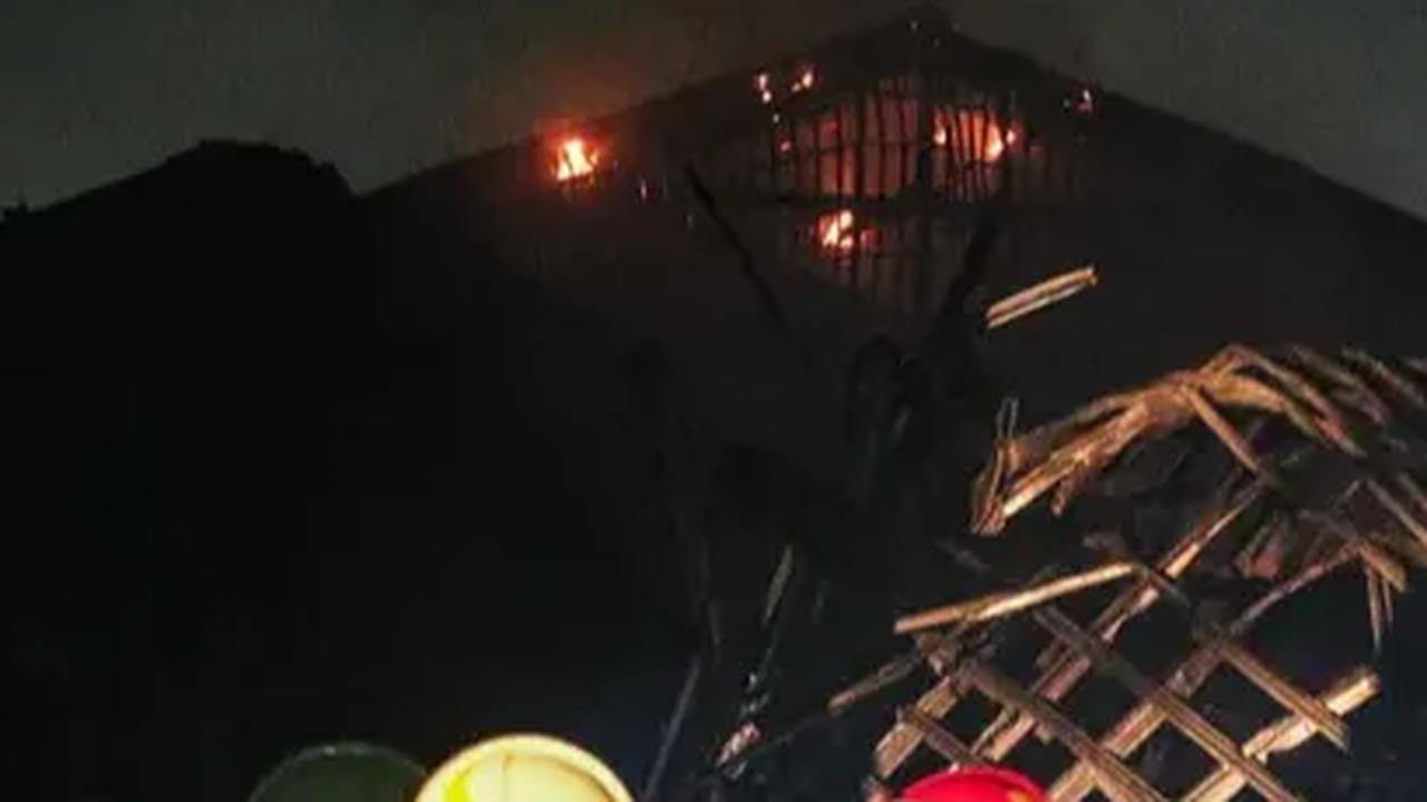 Sayangnya, museum pertama dan terbesar di Asia Tenggara ini mengalami kebakaran kemarin malam, Sabtu (16/9).