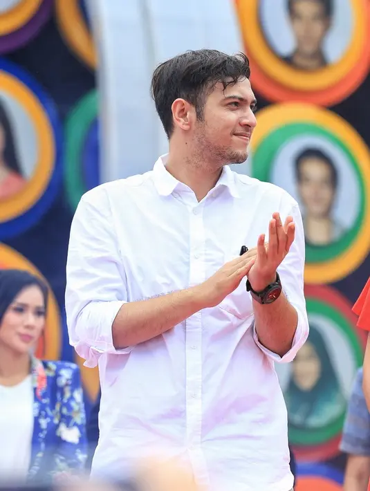 Ia juga senang dengan peran orang Betawi. Apalagi ia melihat bahwa naskahnya sudah bagus, jadi tinggal memerankan semaksimal mungkin. Harapannya, sinetron ini bisa diterima dengan baik oleh masyarakat. (Adrian Putra/Bintang.com)