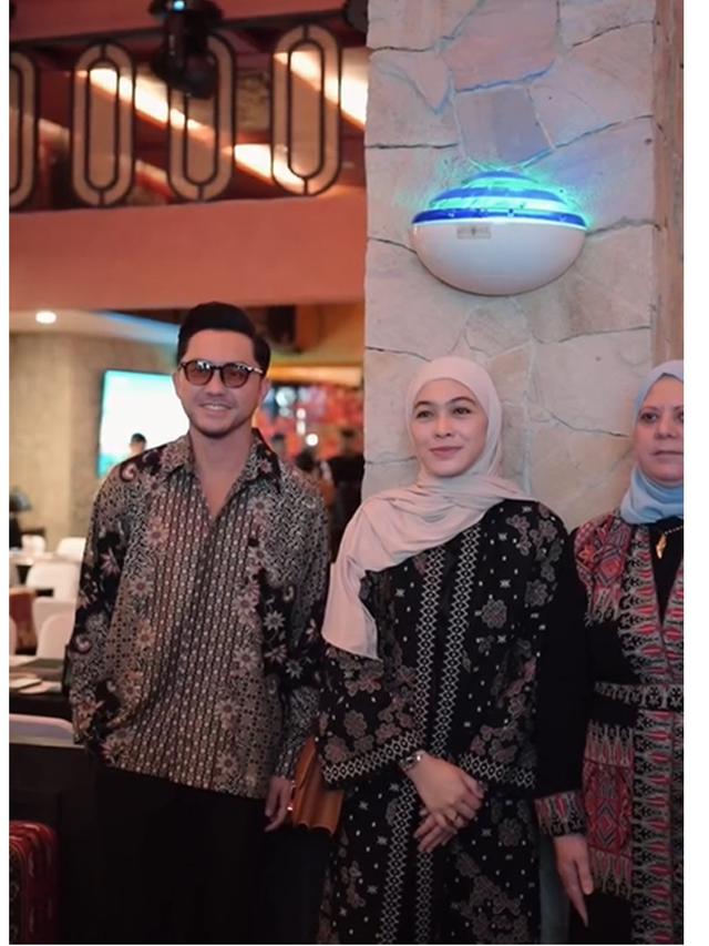 6 Potret Ananda Omesh di Bukber Dubes Palestina, Silaturahmi & Doa Kemerdekaan