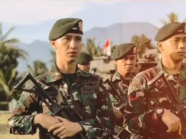 Potret Letnan Satu Fardhana terlihat gagah saat mengenakan pakaian loreng khas TNI. Sosoknya jadi tambatan hati Ayu Ting Ting untuk melepas masa janda usai 10 tahun. (Liputan6.com/IG/@ayutingtingfardhana)