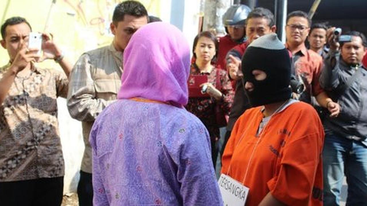 Rekonstruksi pemerkosaan motif utang keperawanan dipadati warga