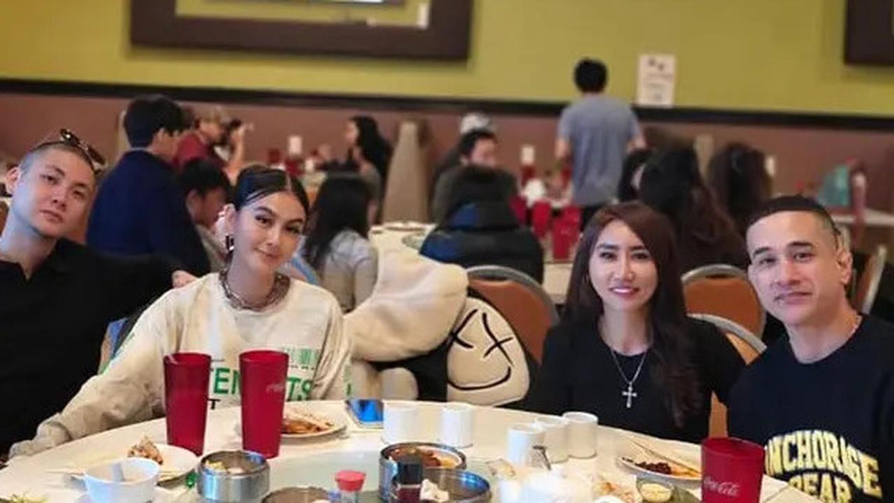6 Potret Agnez Mo Rayakan Tahun Baru 2025 di Las Vegas, 'Double Date' Bareng Okan Kornelius di Amerika Serikat