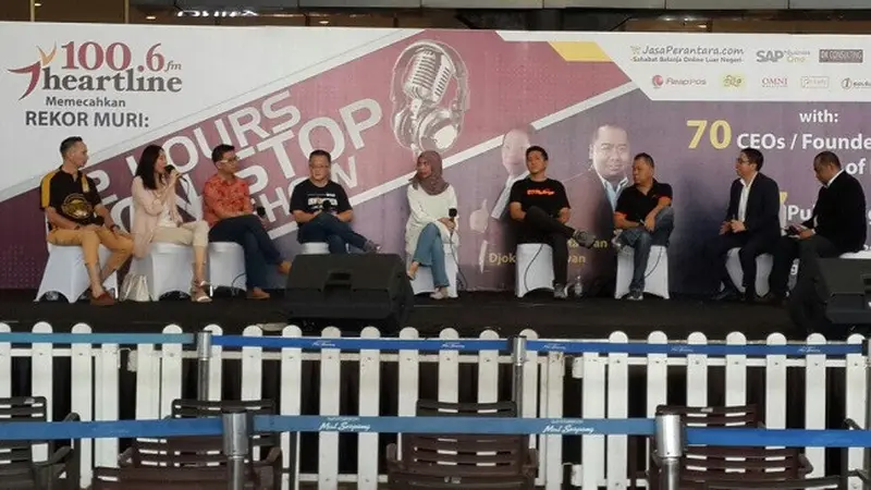 Pemecahan Rekor Muri berjuluk Hours Non-Stop Talk With 70 CEOs/Funder / Co-Funder of Digital Company, di Summarecon Mal Serpong, Tangerang, Sabtu (7/4/2018).(Liputan6.com/Pebrianto Eko W)