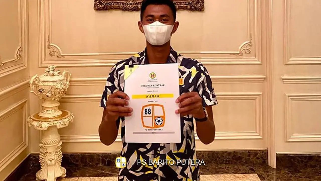 Kahar Muzakkar menandatangani kontrak baru berdurasi dua tahun dengan Barito Putera.