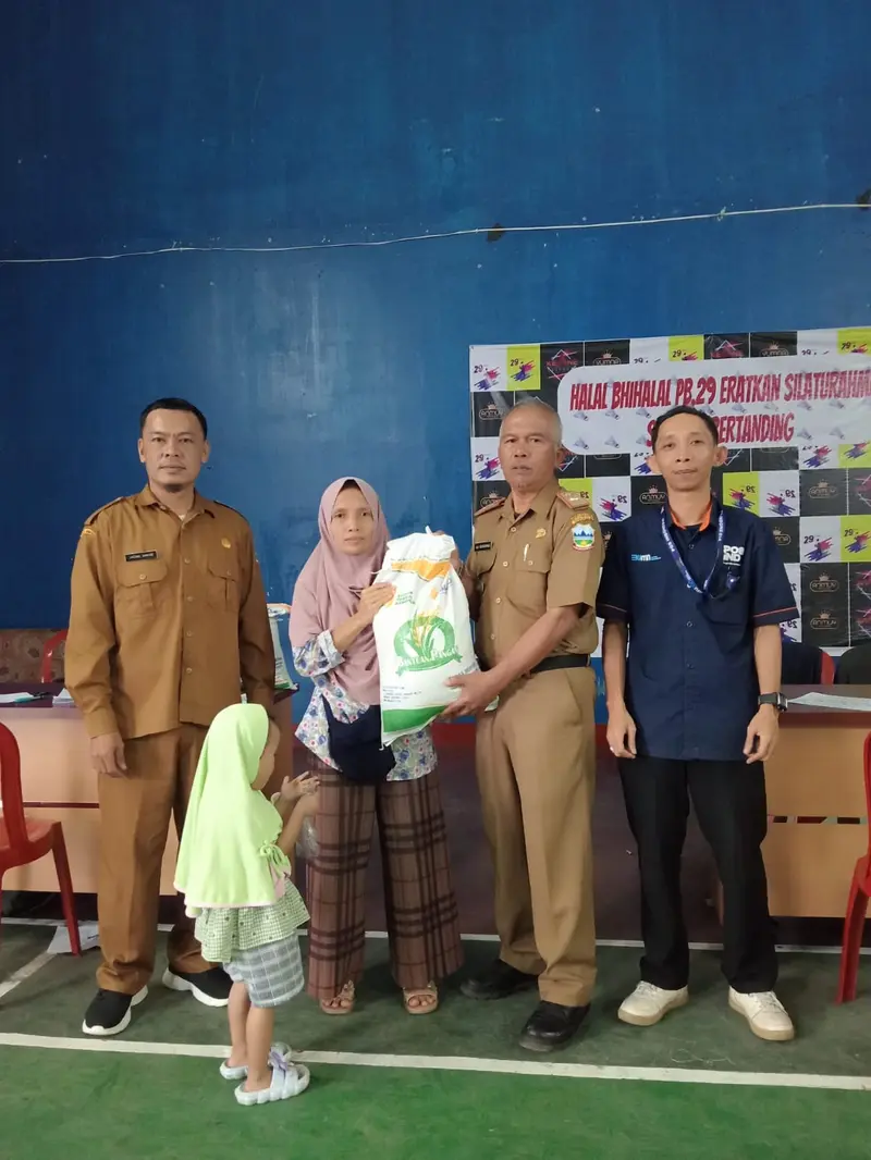 Kantor Pos Garut, Jawa Barat sukses mendistribusikan penyalur program bantuan pangan beras pemerintah hingga 18 ribu ton untuk tahap 2 tahun 2024. (Liputan6.com/Jayadi Supriadin)