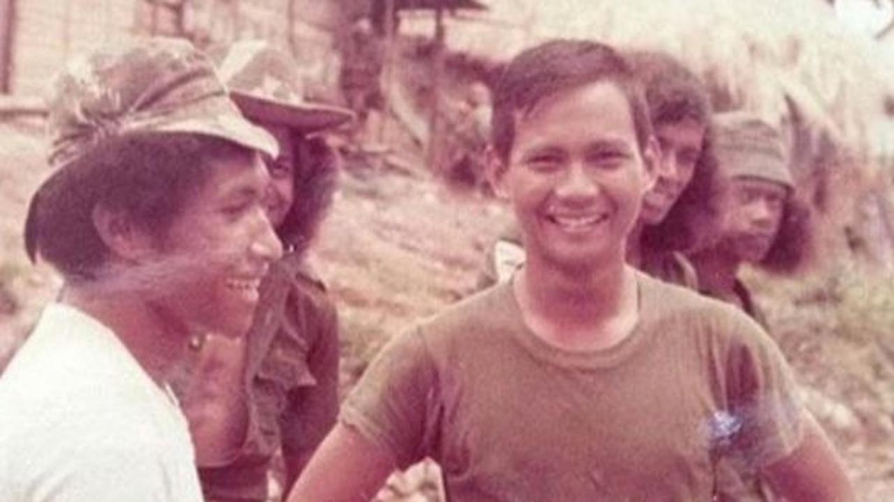 Prabowo banyak menyelesaikan pendidikan dari sekolah dasar hingga SMA di luar negeri.