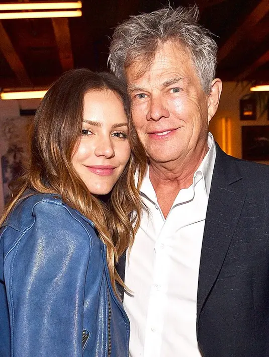 Dilansir dari E! News, tak ada rencana tunangan atau pernikahan dalam waktu dekat. (US Magazine)