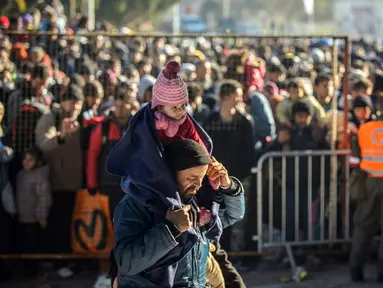 Ribuan migran yang berusaha masuk ke Eropa barat. (AFP PHOTO/RENE GOMOLJ)