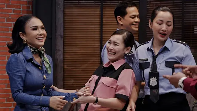 Gaya Yuni Shara yang Awet Muda di Usia 53/Instagram @yunishara36